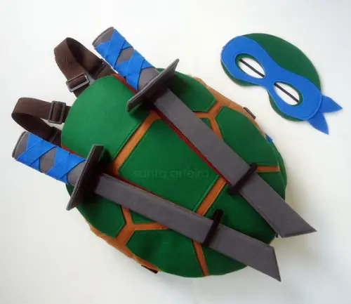 Kit Casco Tartaruga Ninja Leonardo com 2 Espadas/infantil
