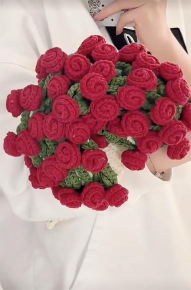 Tapete de Crochê Buquê de Flores- Centro de Mesa Buquê Rosas