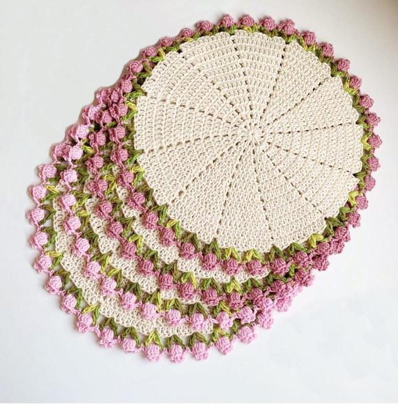 Toalha Mesa Crochê Tulipas 50 cm