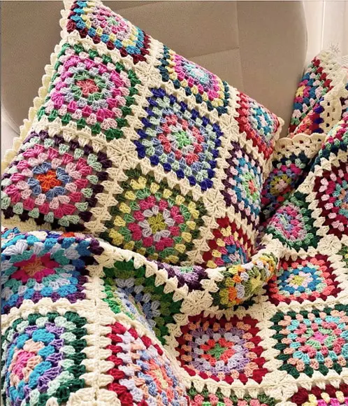 Capa Almofada Colorida em Crochê 45x45