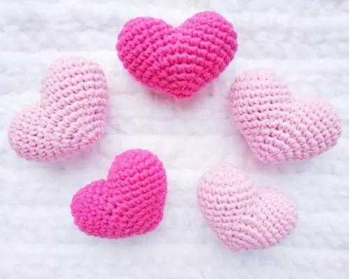 Corações Amigurumi/crochê para Lembrancinha e Móbile