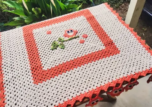 Kit Capas Crochê Fogão Botijão e Toalha de Mesa Quadrada