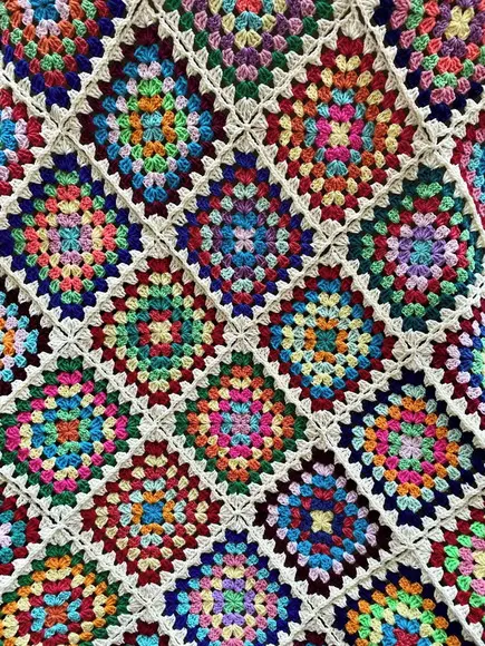 Manta em Crochê Colorida