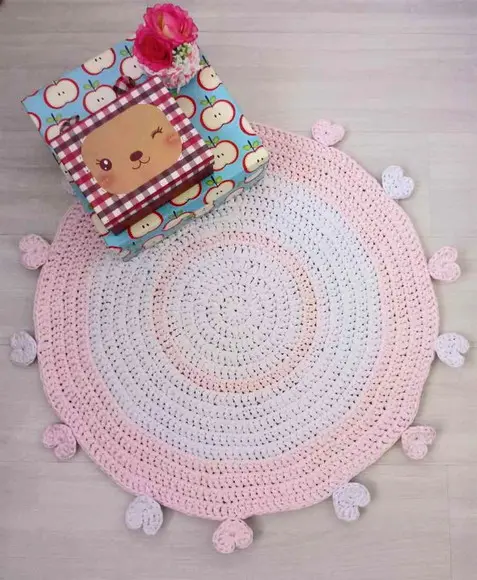 Tapete de Crochê para Quarto de Bebê Menina Corações