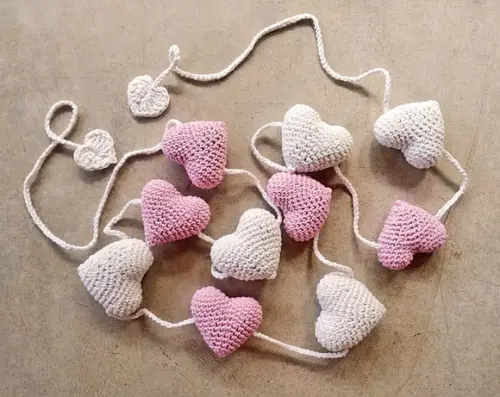 Varal de Corações Amigurumi/crochê para Berço e Parede