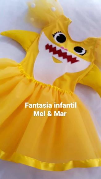 Baby Shark Fantasia amarelo completo