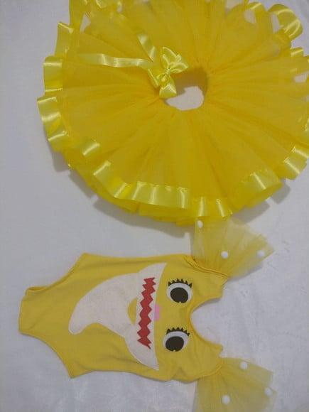 Fantasia Baby Shark e Saia de Tutu Luxo Amarelo