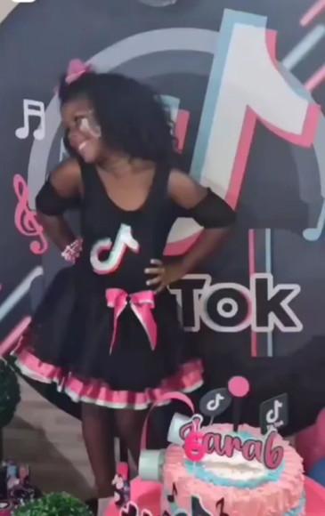 Fantasia Tik Tok Infantil