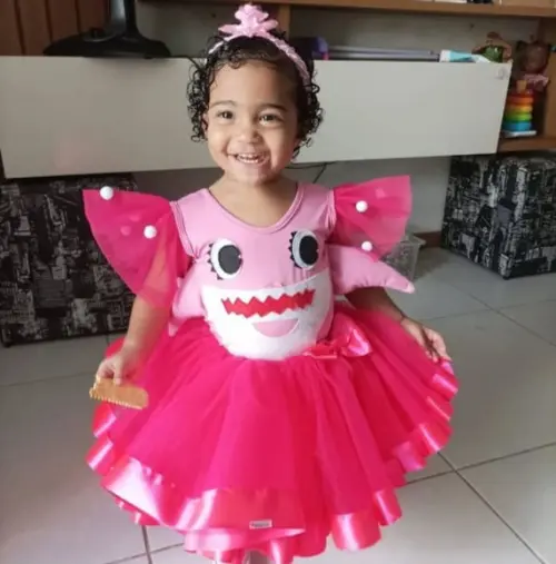 Baby Shark Fantasia Completo Infantil