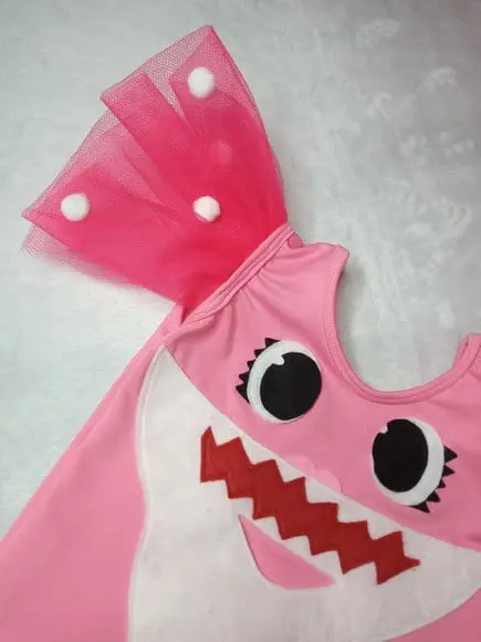 fantasia Baby Shark rosa completo