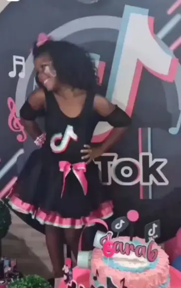 Fantasia Tik Tok Infantil