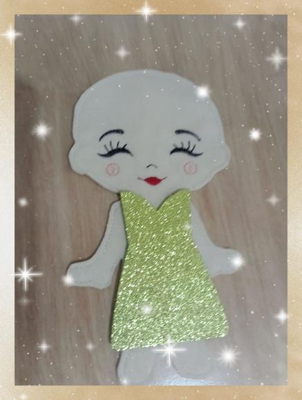 Boneca Careca Princesas em Feltro para Brincar -inclusiva