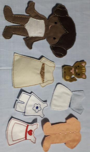 Boneca em Feltro_troca de Roupa