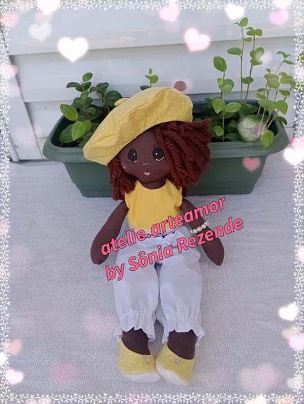 Kit para Montar Boneca de Pano - com Roupas Prontas