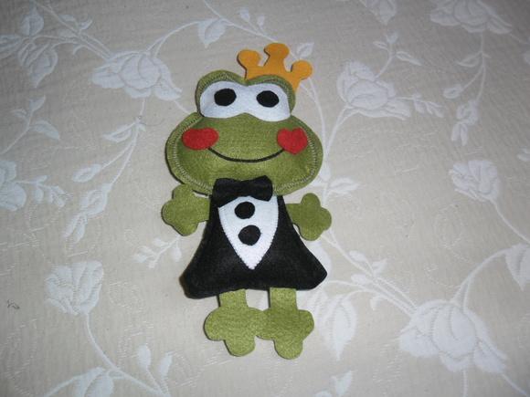 Sapo Em Feltro e Corsage Para Casamento