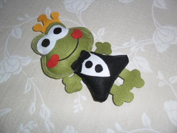 Sapo Em Feltro e Corsage Para Casamento