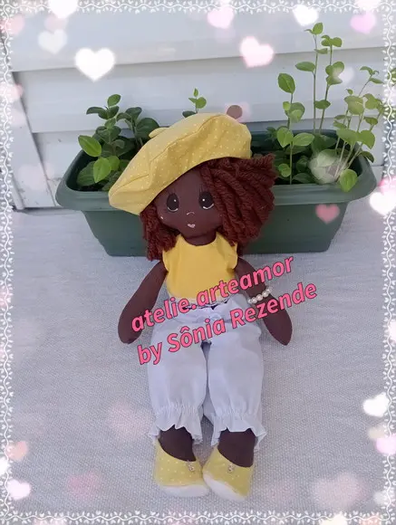 Kit para Montar Boneca de Pano - com Roupas Prontas