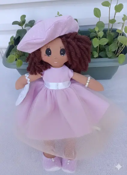 Kit para Montar Boneca de Pano - com Roupas Prontas