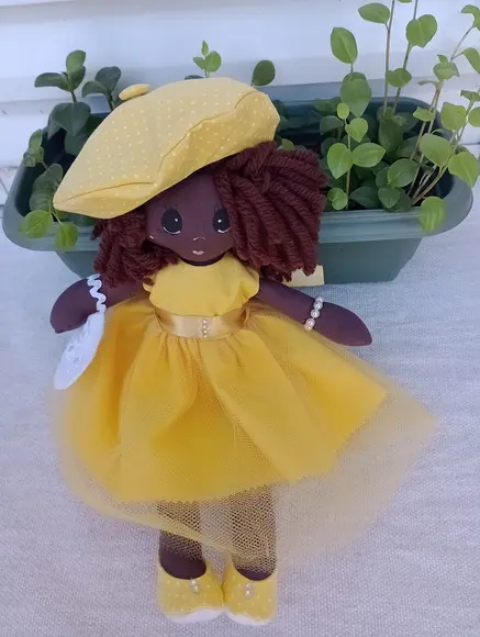 Kit para Montar Boneca de Pano - com Roupas Prontas