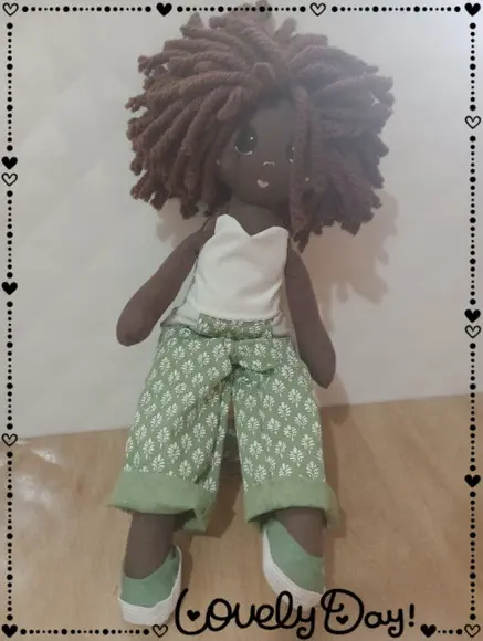 Kit para Montar Boneca de Pano - com Roupas Prontas
