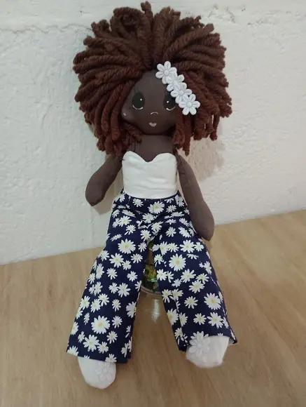 Kit para Montar Boneca de Pano - com Roupas Prontas