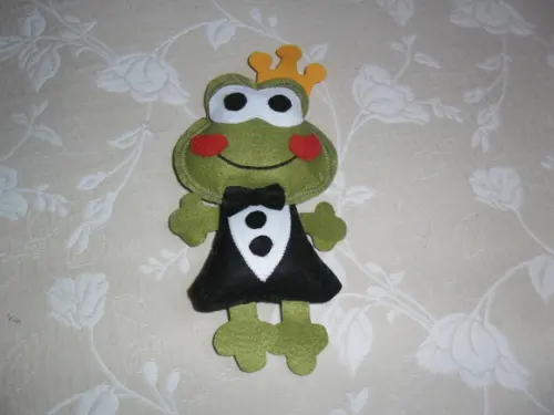 Sapo Em Feltro e Corsage Para Casamento