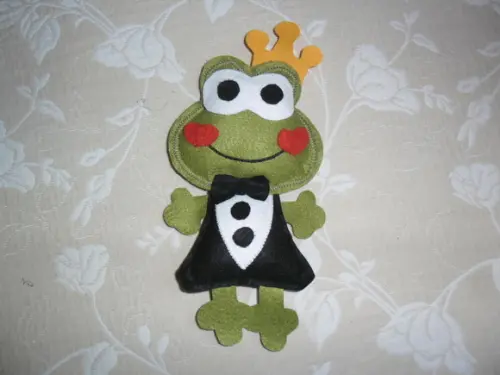 Sapo Em Feltro e Corsage Para Casamento