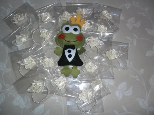 Sapo Em Feltro e Corsage Para Casamento