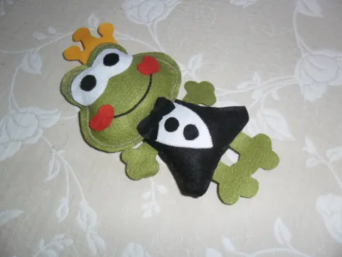 Sapo Em Feltro e Corsage Para Casamento