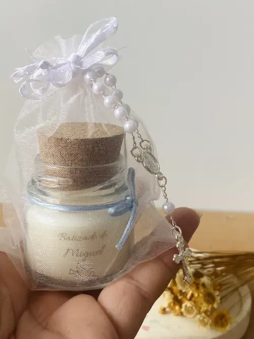 Vela aromática no potinho de vidro e saquinho de organza