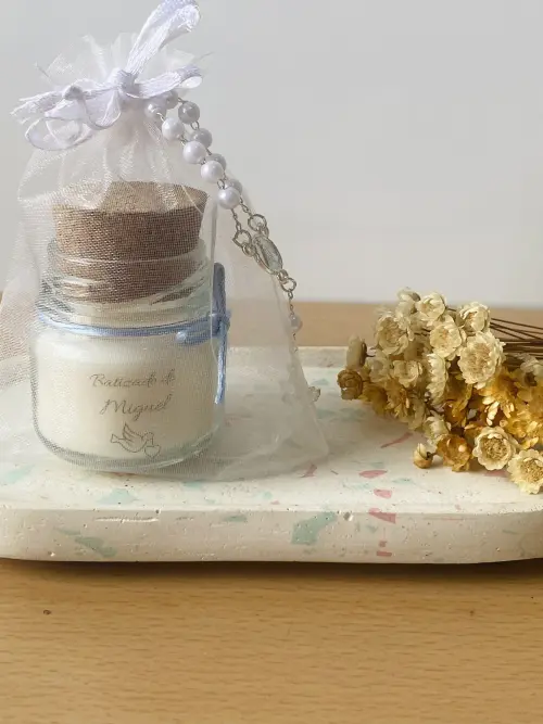 Vela aromática no potinho de vidro e saquinho de organza