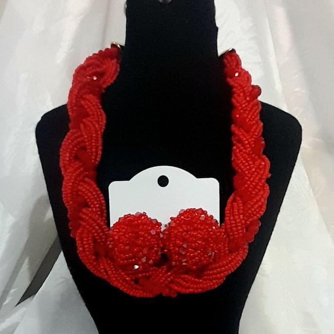 Maxi Colar de Miçangas Vermelhas com Brincos - Artesanal e Elegante para Mulheres