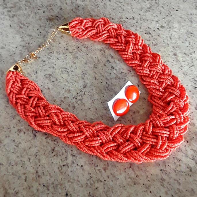 Colar de miçangas com brincos