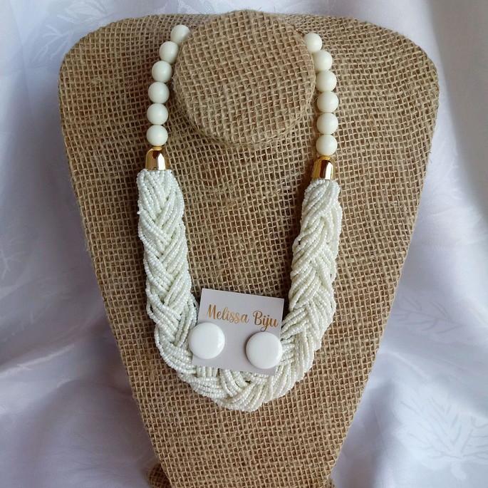 Colar de Miçangas e resina branco com brincos