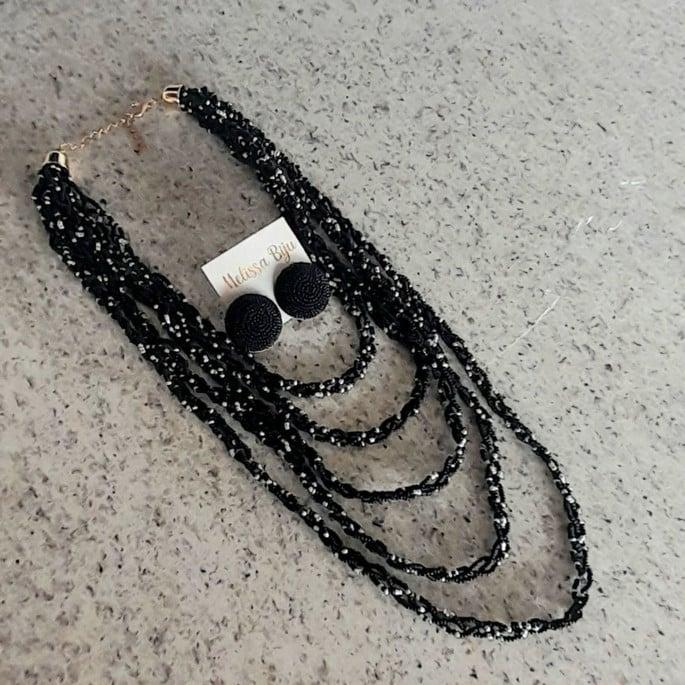 Colar de miçangas preto prata/brincos