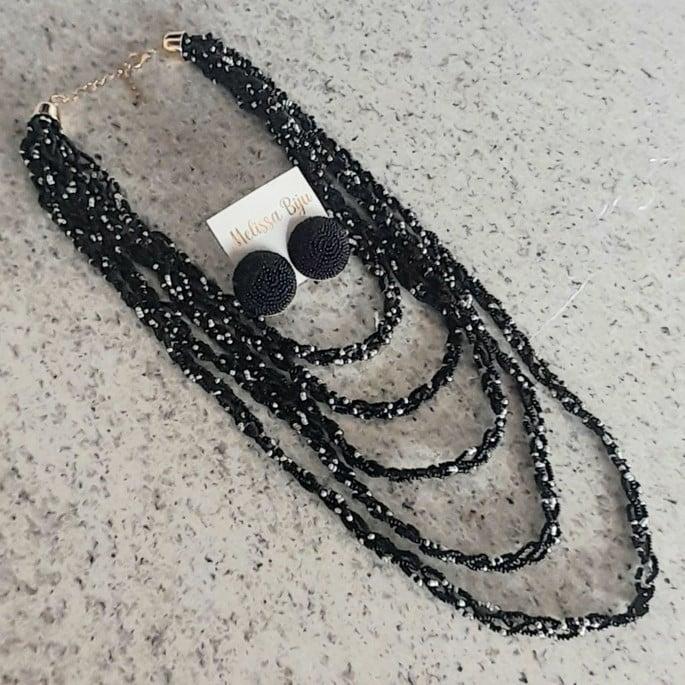 Colar de miçangas preto prata/brincos