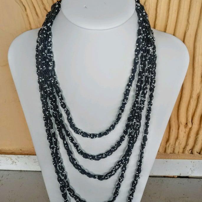 Colar de miçangas preto prata/brincos