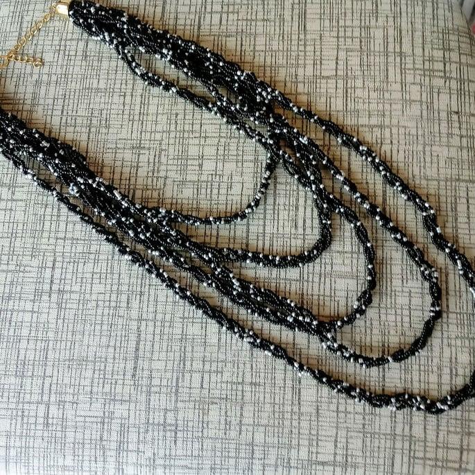 Colar de miçangas preto prata/brincos