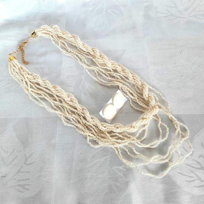 Colar de miçangas branco/brincos