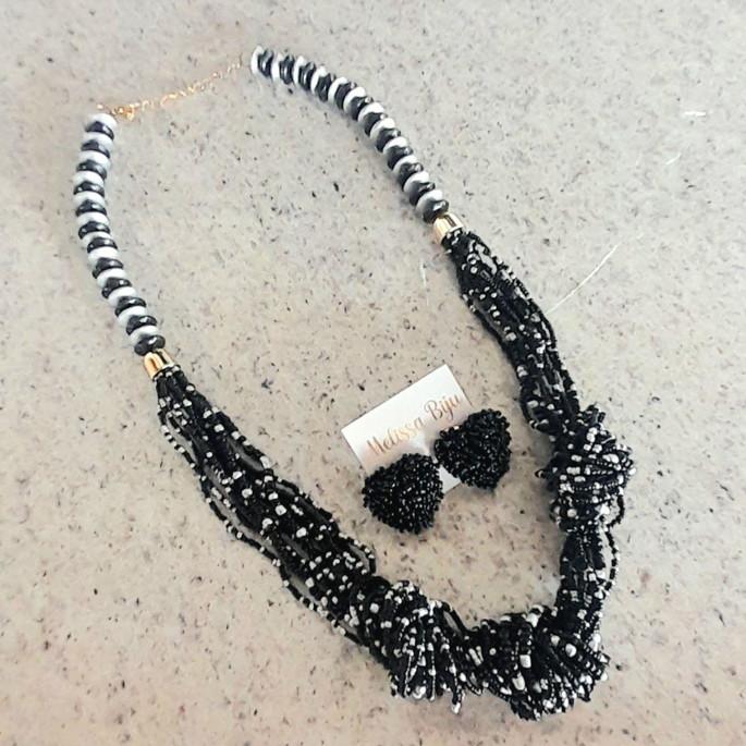 Colar de miçangas com brincos