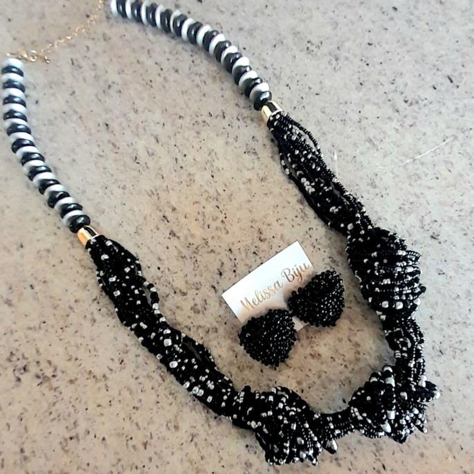 Colar de miçangas com brincos