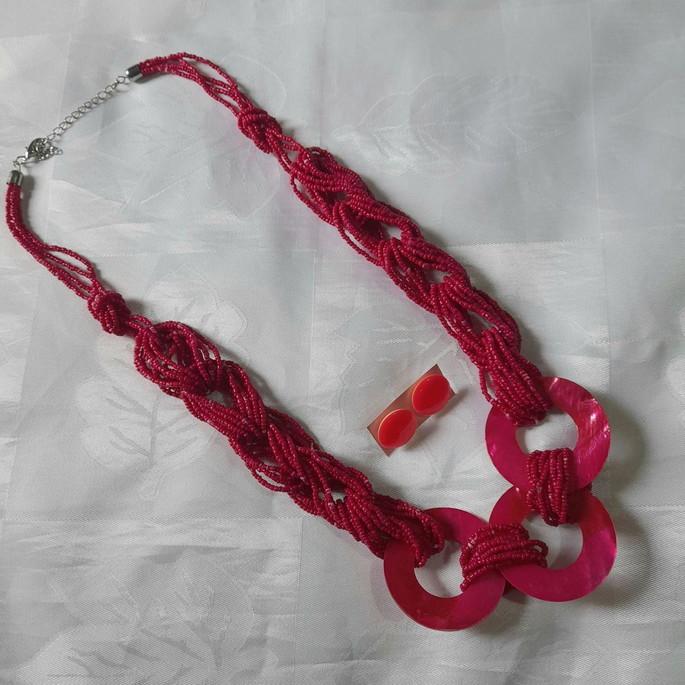 Colar de miçangas e madreperolas pink com brincos