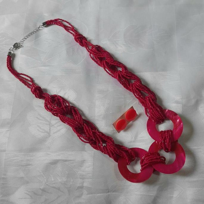 Colar de miçangas e madreperolas pink com brincos