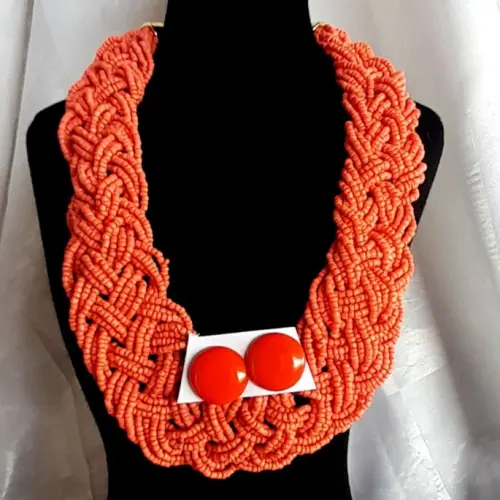 Colar de miçangas com brincos