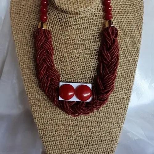 Colar de miçangas com brincos