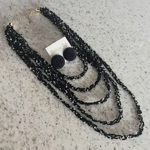 Colar de miçangas preto prata/brincos