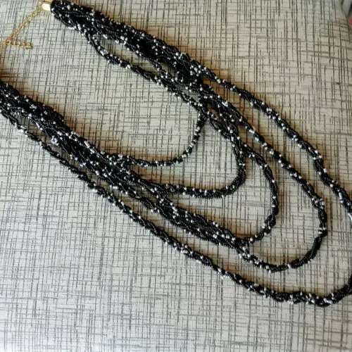 Colar de miçangas preto prata/brincos