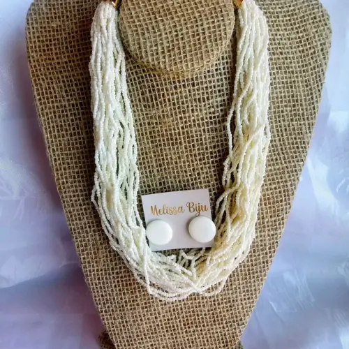 Colar de miçangas brancas/brincos