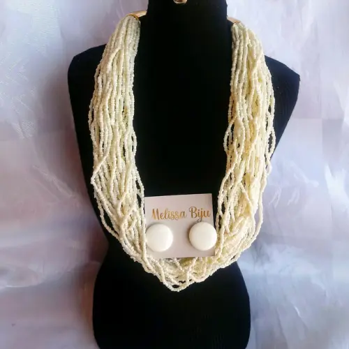 Colar de miçangas brancas/brincos