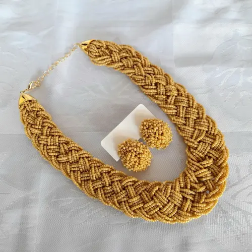 Maxi colar miçangas mostarda/brincos